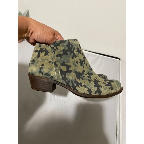 Lucky Brand Green Camo Suede Ankle Boots With Stacked Heel & Side Zipper - Picture 5 of 9
